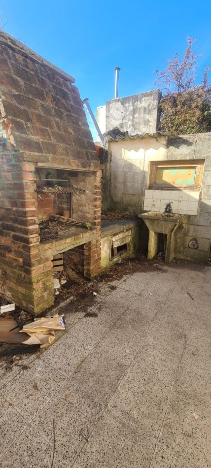 Casa a reciclar amplio terreno
